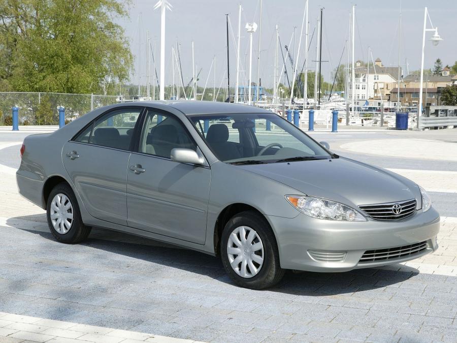  Toyota Camry LE 2004 года  (US) (фото 6 из 10)